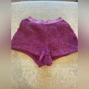 maroon booty shorts
